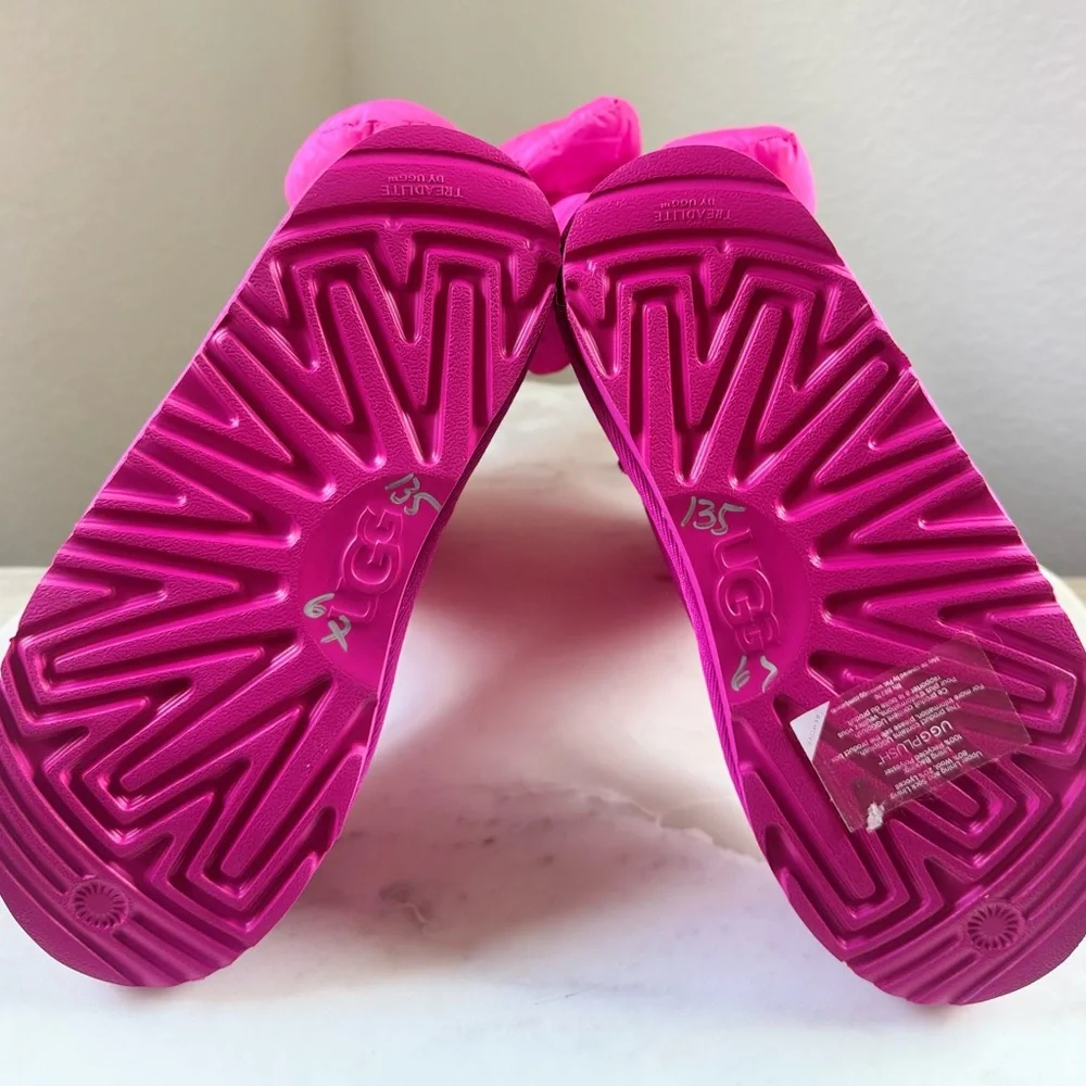 UGG Kid’s Bailey Bow Maxi Boots Pink . Size 5